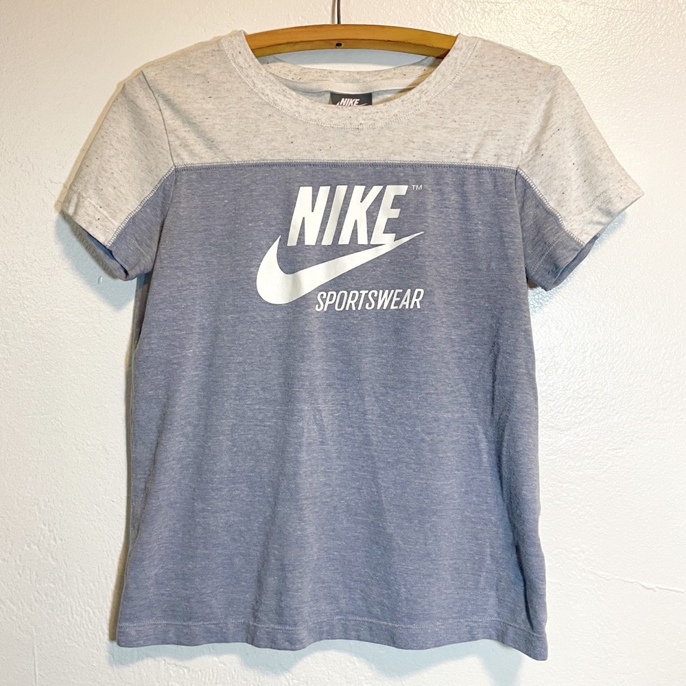 Nike Sportswear Graphic Colorblock Shirt
